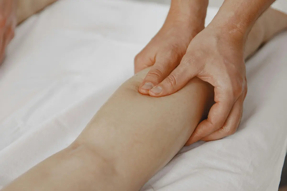 Drainage lymphatique, massage doux pour stimuler la circulation